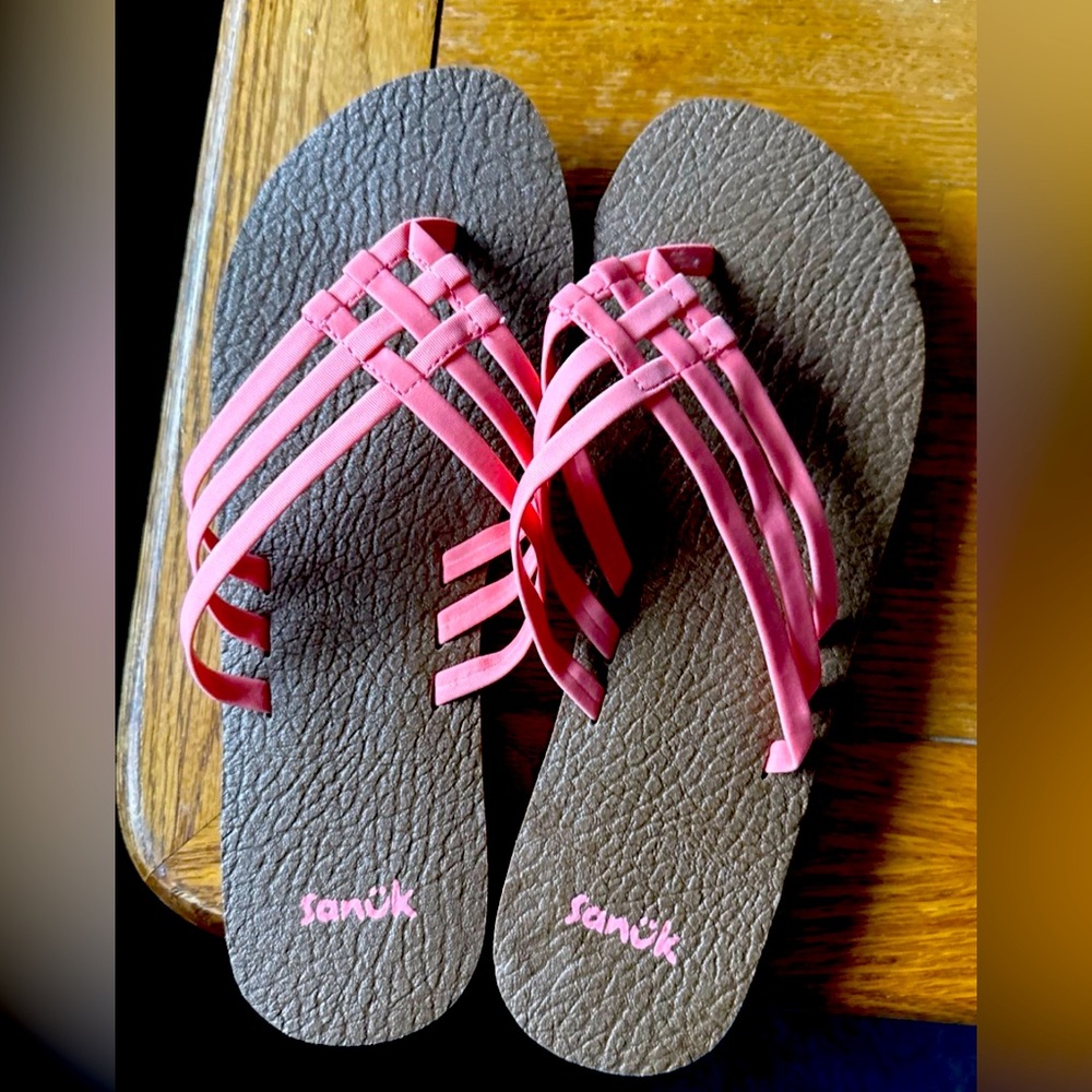 Sanuk Sandals. Like new never worn,
No tags